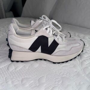New Balance 327